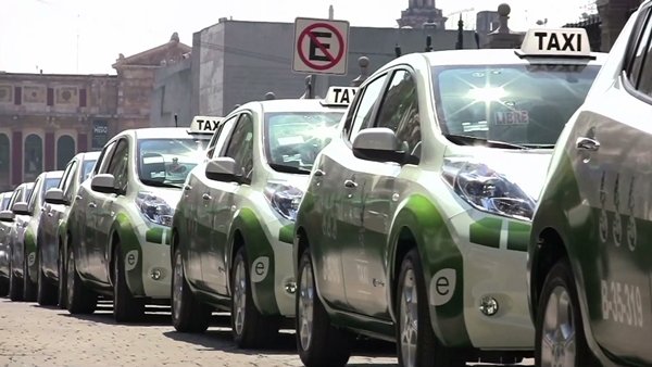 LEAF taxis lined up in Mexico